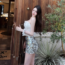 粉嫩嫩的美女