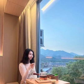禅城白皙美女